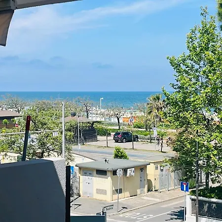 Carinzia Appartamenti - Davanti Solo Il Mare Riccione Exterior photo