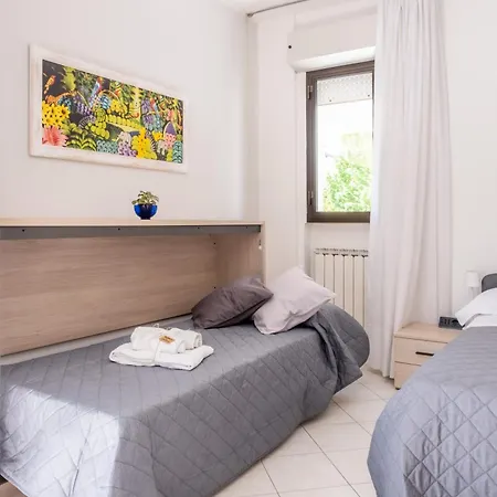 Carinzia Appartamenti - Davanti Solo Il Mare Riccione Exterior photo