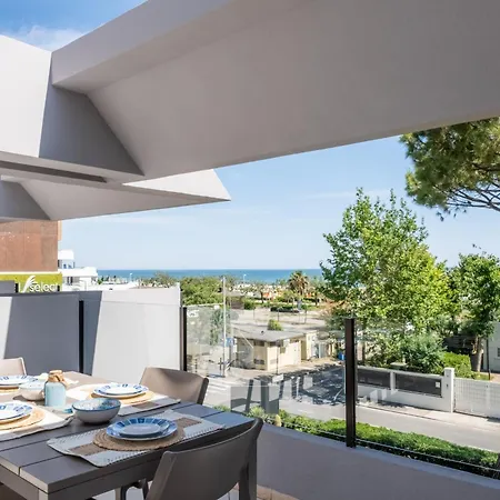 Carinzia Appartamenti - Davanti Solo Il Mare Riccione Exterior photo