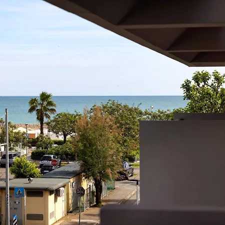 Carinzia Appartamenti - Solo Il Mare Davanti Dal 1982 Riccione Exterior photo