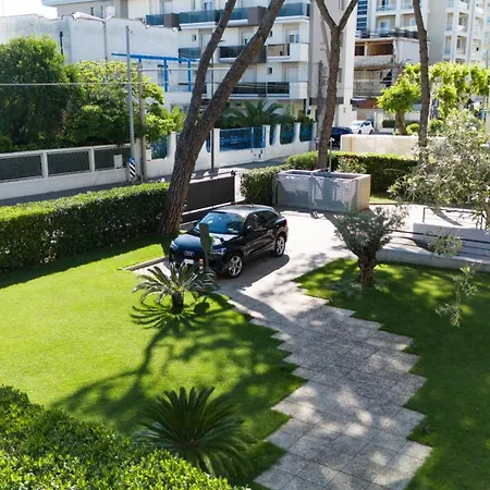 Carinzia Appartamenti - Solo Il Mare Davanti Dal 1982 Riccione Exterior photo