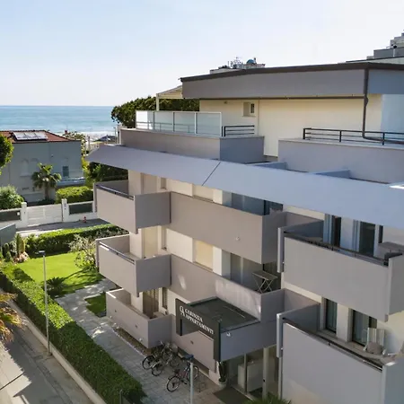 Carinzia Appartamenti - Solo Il Mare Davanti Dal 1982 Riccione Exterior photo
